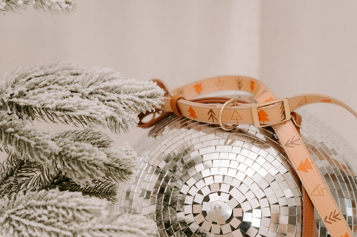 Halsband - Anyway the wind blows X Espresso Noir [Test Product]