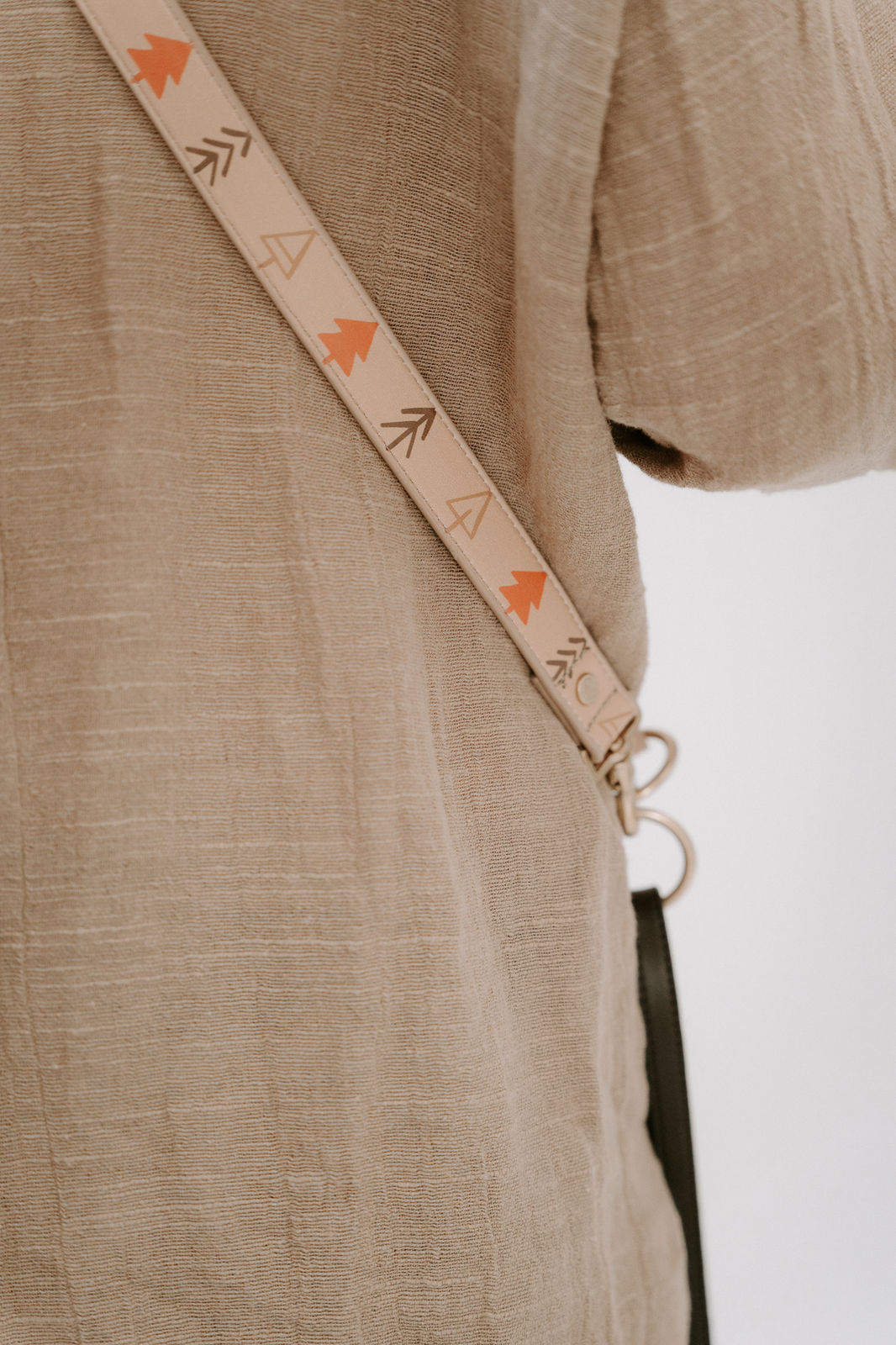 Halsband - Anyway the wind blows X Espresso Noir [Test Product]